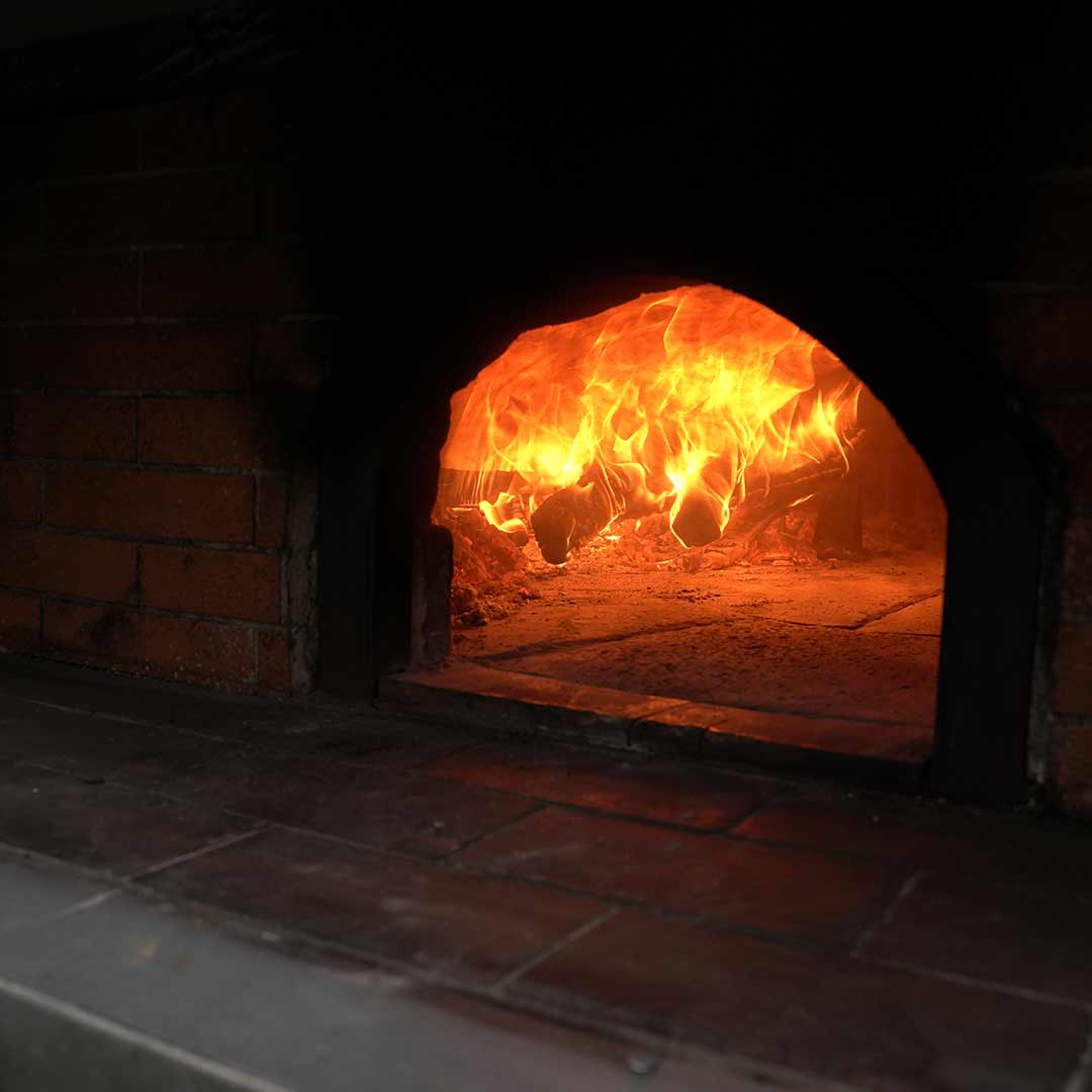 Pizza al forno a legna